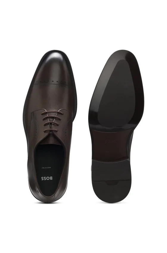 Italiensktillverkade derbyskor i läder med tåhätta Italiensktillverkade derbyskor i läder med tåhätta