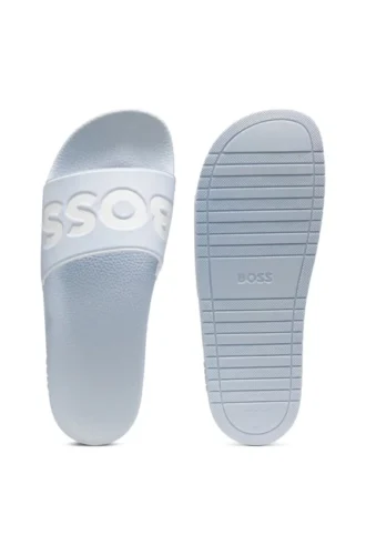 Italiensktillverkade sandaler med stor logodetalj