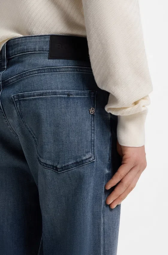 Jeans i normal passform i stretchdenim Jeans i normal passform i stretchdenim