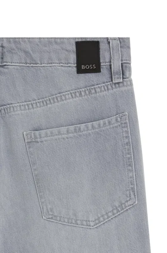 Jeans med avslappnad passform i gråblå denim Jeans med avslappnad passform i gråblå denim