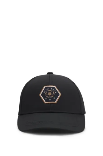 Kepsar med broderad logotyp