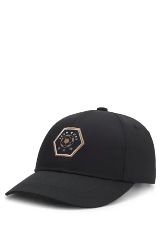 Kepsar med broderad logotyp