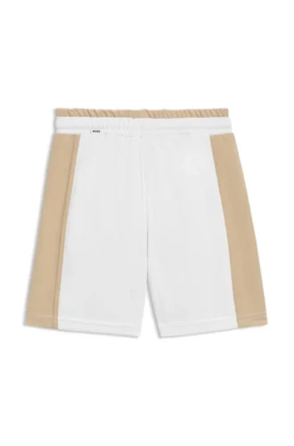 Kids’ shorts med logotryck och insatser i sidosömmarna