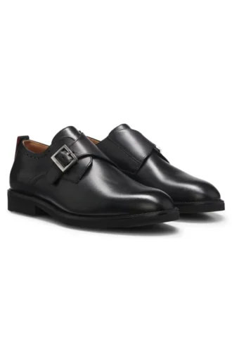 Läderskor med monk-rem och brogue-detaljer