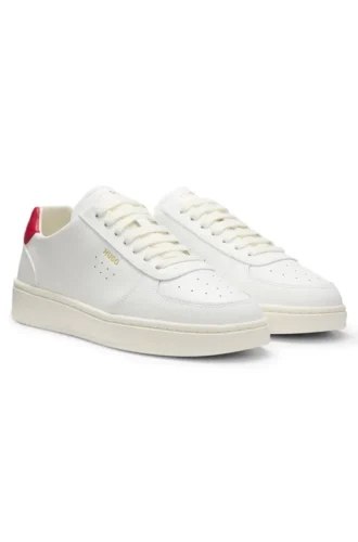 Lädersneakers med guldfärgat logo