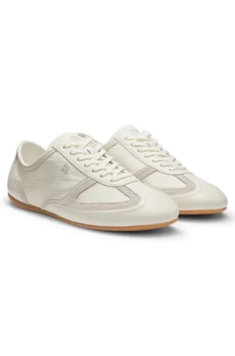 Låga sneakers i mocka och läder