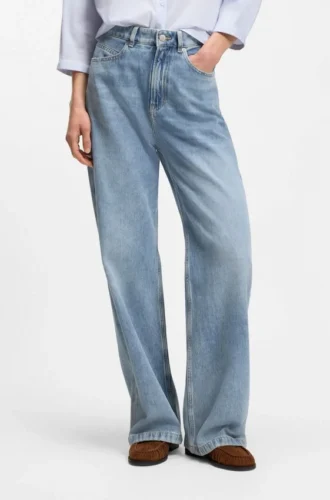 Ljusblå jeans med vid ben i styv denim