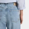 Ljusblå jeans med vid ben i styv denim Ljusblå jeans med vid ben i styv denim