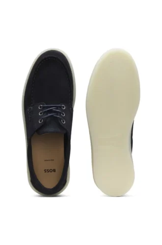 Loafers i mocka med något genomskinlig sula