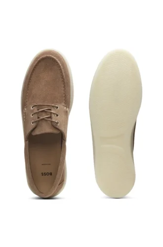 Loafers i mocka med något genomskinlig sula