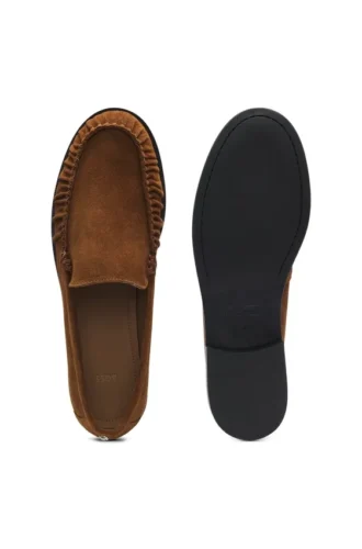 Loafers i mocka med rynkade detaljer