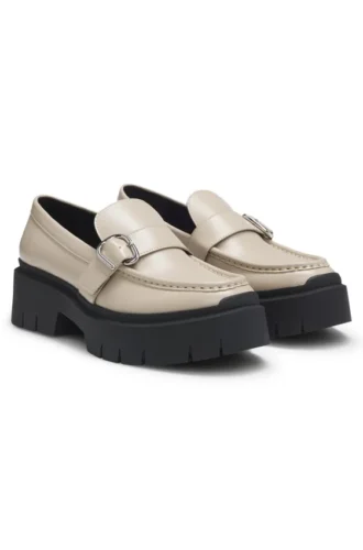 Loafers med spänne