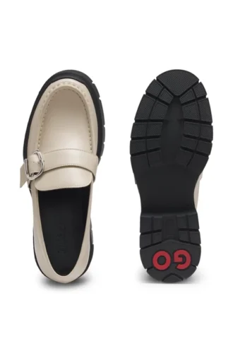 Loafers med spänne