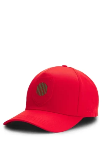 Logokepsar i glansig twill med landsflagga Logokepsar i glansig twill med landsflagga