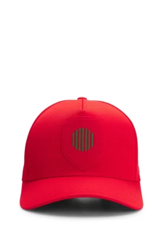 Logokepsar i glansig twill med landsflagga Logokepsar i glansig twill med landsflagga