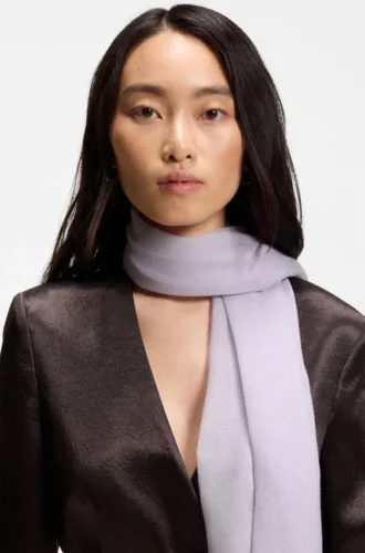 Lätt ullscarf med fransade kanter