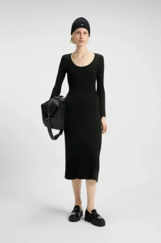 Midiklänning med oregelbunden ribbning