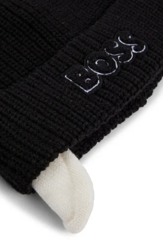 Mössa för barn med logotyp och foder i fuskpäls