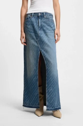 Nålstrecksmönstrad denimkjol med slits fram
