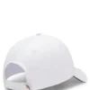 Perforerad keps med glansigt logo