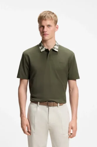 Polo i avslappnad passform med jacquardkrage
