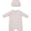 Presentförpackad pyjamas och mössa med logotyp för bebisar