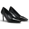 Pumps i strukturerat läder med 7 cm klack