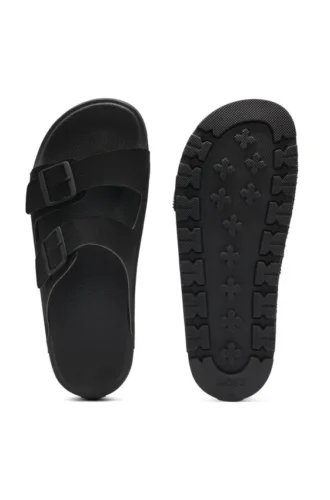 Sandaler med två remmar och spännen med varumärkeslogotyp