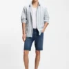 Sandaler med två remmar och spännen med varumärkeslogotyp