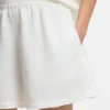 Shorts i avslappnad passform med broderat logo