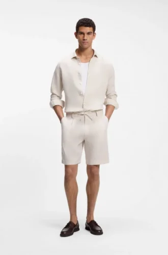 Shorts i linne med avsmalnande passform