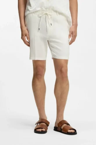Shorts i linneblandning med modern passform
