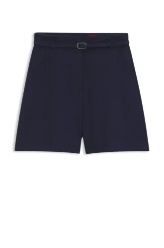 Shorts i normal passform med bälte med spänne