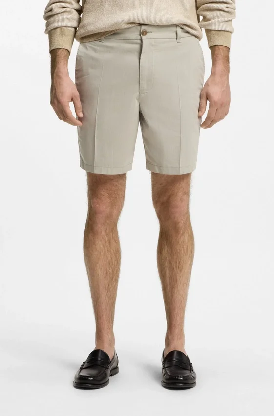 Shorts i stretchbomull med modern passform Shorts i stretchbomull med modern passform