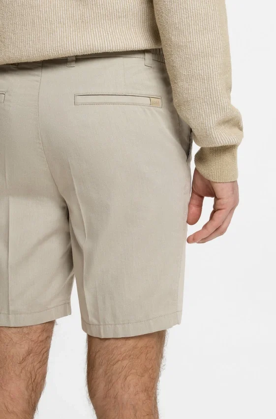 Shorts i stretchbomull med modern passform Shorts i stretchbomull med modern passform