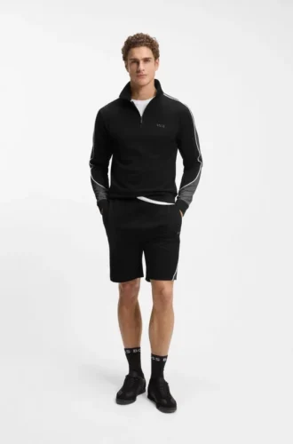 Shorts med kontrastkant i en bomullsblandning