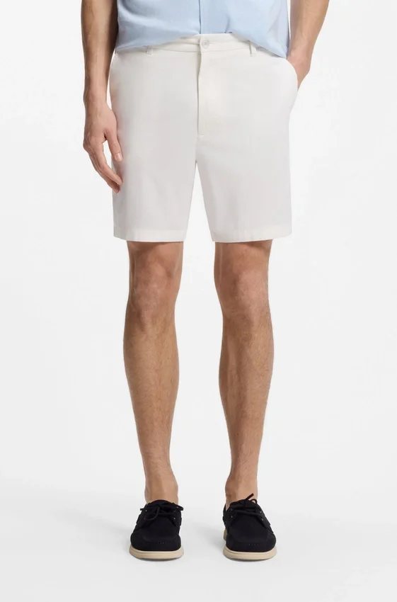 Shorts med modern passform i stretchig bomullstwill Shorts med modern passform i stretchig bomullstwill