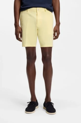 Shorts med modern passform i stretchig bomullstwill