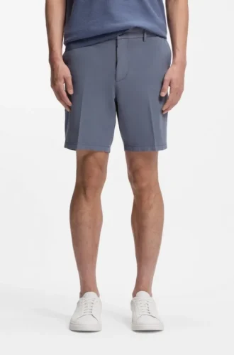 Shorts med modern passform i stretchig bomullstwill