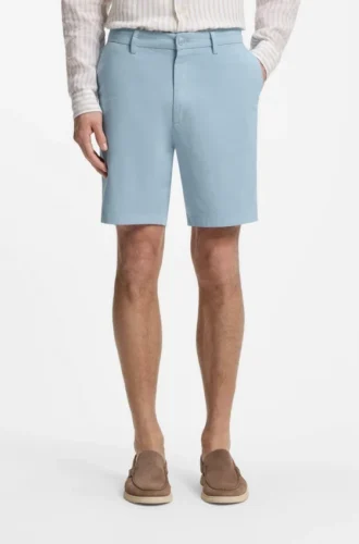 Shorts med modern passform i stretchig bomullstwill