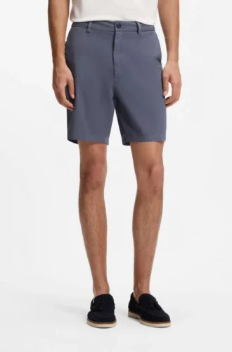 Shorts med modern passform i stretchig bomullstwill