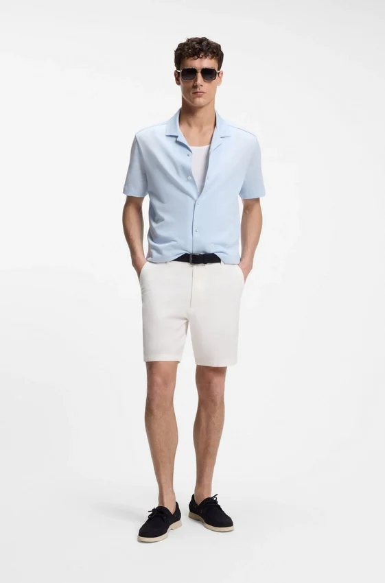 Shorts med modern passform i stretchig bomullstwill Shorts med modern passform i stretchig bomullstwill