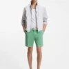 Shorts med modern passform i stretchig bomullstwill Shorts med modern passform i stretchig bomullstwill