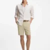 Shorts med modern passform i stretchig bomullstwill Shorts med modern passform i stretchig bomullstwill