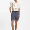 Shorts med modern passform i stretchig bomullstwill