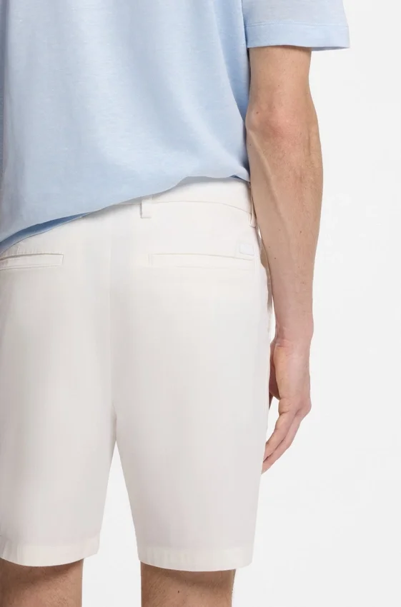 Shorts med modern passform i stretchig bomullstwill Shorts med modern passform i stretchig bomullstwill