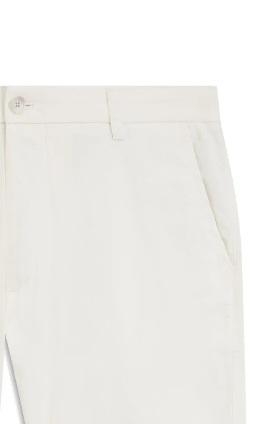 Shorts med modern passform i stretchig bomullstwill Shorts med modern passform i stretchig bomullstwill