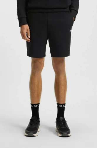 Shorts med randiga detaljer i en bomullsblandning