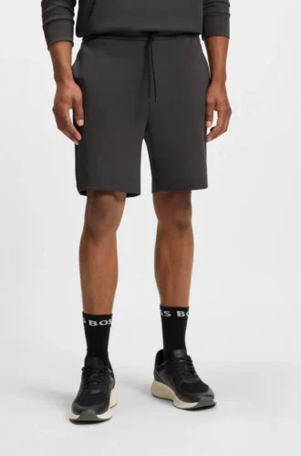 Shorts med randiga detaljer i en bomullsblandning