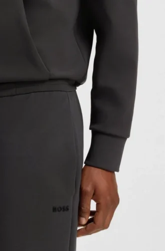 Shorts med randiga detaljer i en bomullsblandning